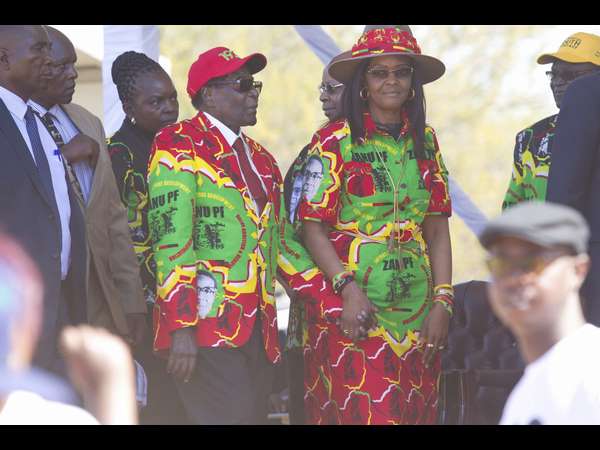  ಸಂಸತ್ ಭವನದ ಹೊರಗೆ ಸೇನಾ