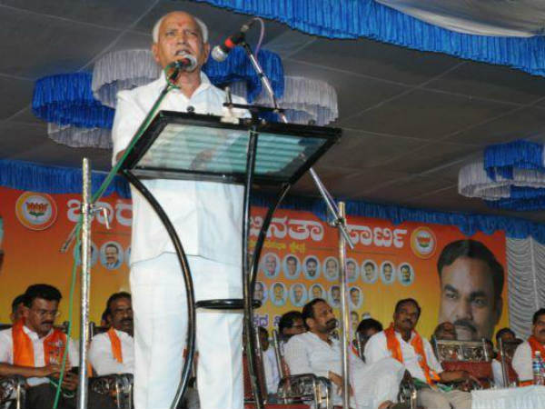 ಭ್ರಷ್ಟಾಚಾರ ಮಾಡುತ್ತಿದೆ