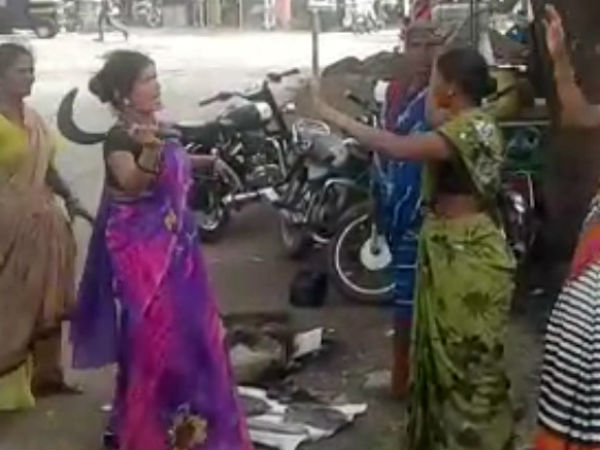 Two women fight in fish market in Chikkodi Two women fight in fish market in Chikkodi