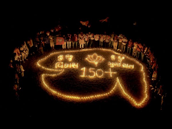 ಬಿಜೆಪಿ ಬೆಂಬಲಿಗರಿಂದ ಮೋಂಬತ್ತಿ ಸಂಭ್ರಮ 