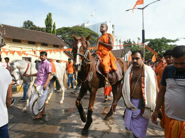 ಶ್ರೀಗಳ ಕುದುರೆ ಸವಾರಿ