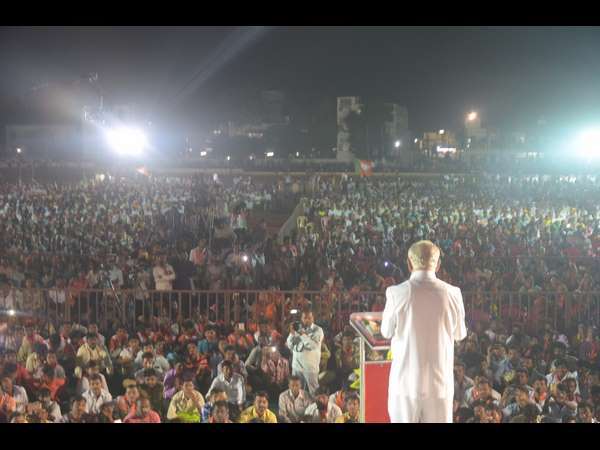 ಬಾಗಲಕೋಟೆಯಲ್ಲಿ ನಡೆದ ಸಭೆಗೆ ಭಾರೀ ಜನಸ್ತೋಮ ಬಾಗಲಕೋಟೆಯಲ್ಲಿ ನಡೆದ ಸಭೆಗೆ ಭಾರೀ ಜನಸ್ತೋಮ