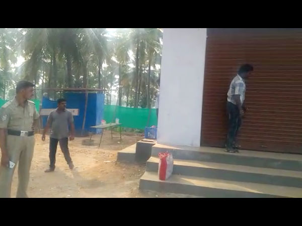 Protest against liquor shop in Gundlupet