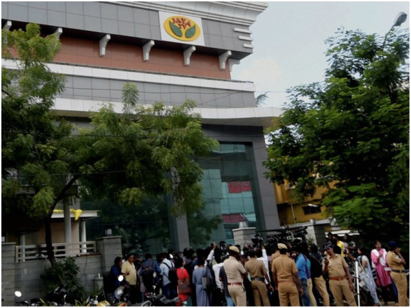 Unaccounted income of Rs1400 crore unearthed during raids on VK Sasikala's family Unaccounted income of Rs1400 crore unearthed during raids on VK Sasikala's family