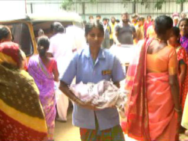 A woman in Mysuru delivers a baby in an auto