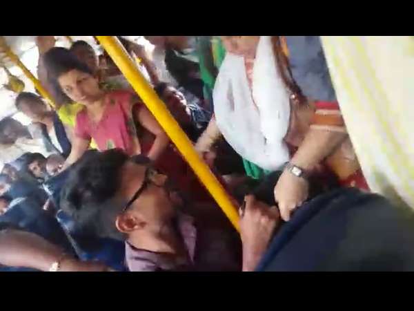 Woman manhandles man for occupying ladies’ seat in bus in Dakshina Kannada