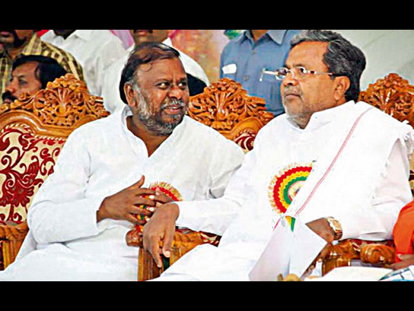 Sculpture of Kanakadasa in front of Vidhanasawda: H.Anjaneya