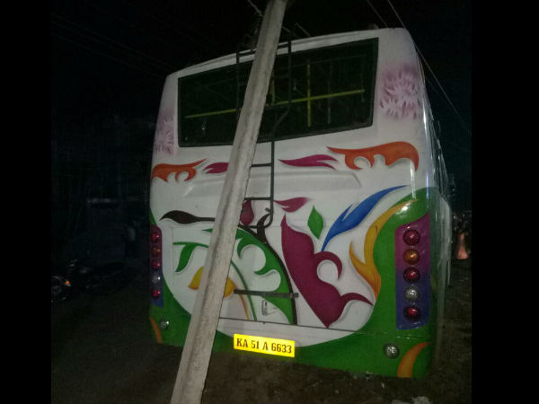 Bus driver died by electric shock after hitting light poll 