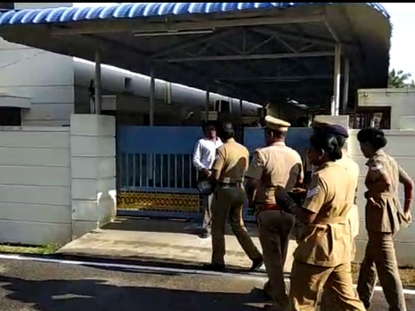 IT Raid in Chennai continuous on 3rd day IT Raid in Chennai continuous on 3rd day