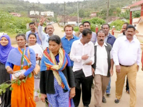 'Mane Manege Congress’ campaign in BJP bastion Kodagu 'Mane Manege Congress’ campaign in BJP bastion Kodagu