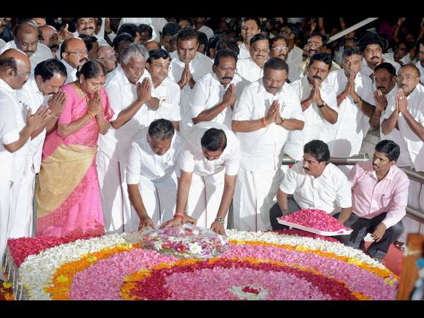 ಖಾಲಿ ಹಾಳೆಯ ಮೇಲೆ ಸಹಿ!