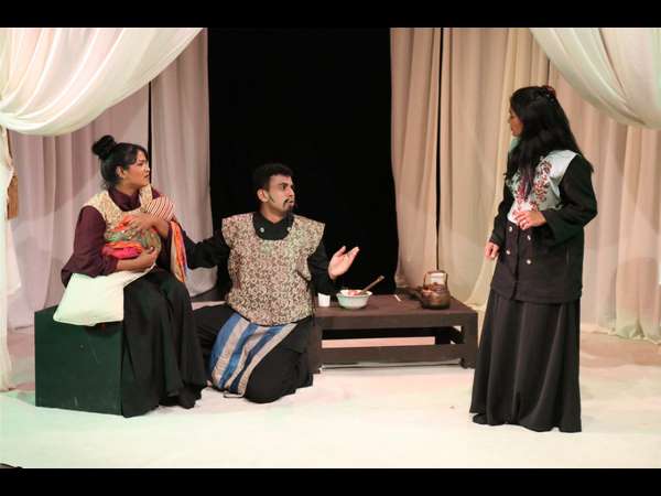 ಡಿಸೆಂಬರ್ 15 ಕಕೇಶಿಯನ್ ಚಾಕ್ ಸರ್ಕಲ್