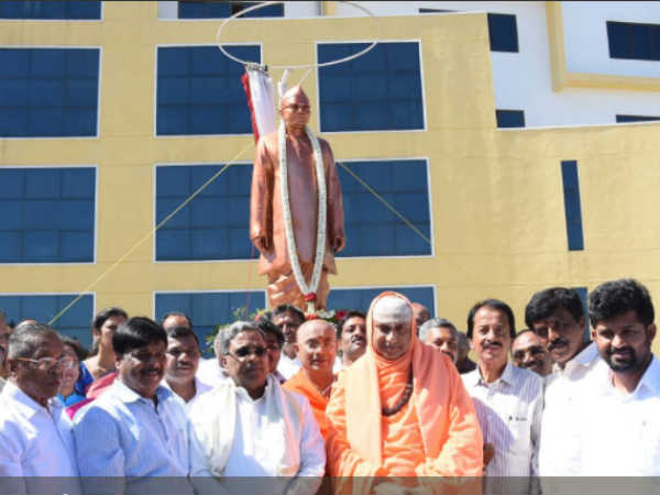 ಚಪ್ಪಾಳೆ ತಟ್ಟುವ ಮೂಲಕ ಮೆಚ್ಚುಗೆ ಸೂಚಿಸಿದ ಪ್ರತಾಪ್ 