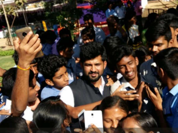 ಸಿಎಂ ಪ್ರೀತಿಯಿಂದ ಮೈದಡವಿ ಕೆಲವು ಸಲಹೆಗಳನ್ನು ನೀಡಿದ್ದಾರೆ 