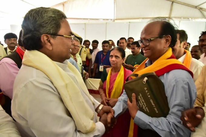 ನಾನು ನಿಂತಿರುವಷ್ಟು ಹೊತ್ತು ರವಿ ಬೆಳಗೆರೆಗೆ ಕೂತುಕೊಳ್ಳೋಕೆ ಆಗುತ್ತಾ? ನಾನು ನಿಂತಿರುವಷ್ಟು ಹೊತ್ತು ರವಿ ಬೆಳಗೆರೆಗೆ ಕೂತುಕೊಳ್ಳೋಕೆ ಆಗುತ್ತಾ?