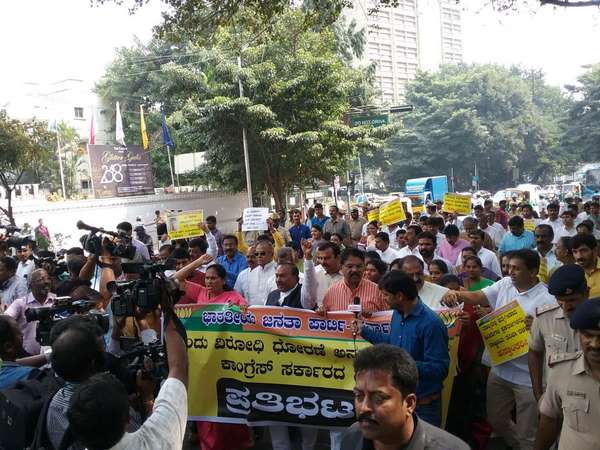 ರಾಷ್ಟ್ರಭಕ್ತರ ಹೆಣದ ಮೇಲೆ ರಾಜಕೀಯ!