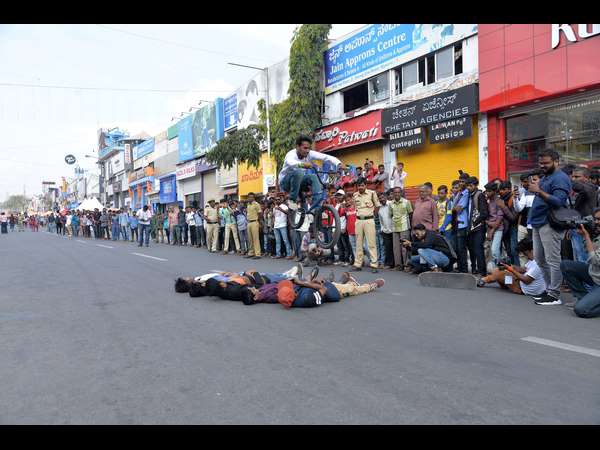 ಸಾವಿರಾರು ಜನ ಭಾಗಿ