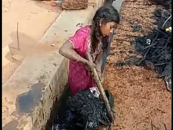 13 year girl cleans Drainage in Chikkaballapura