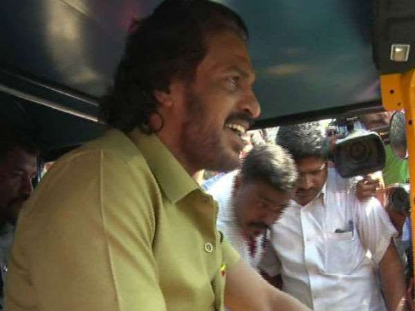 Upendra drives auto in Belagavi for KPJP campaign