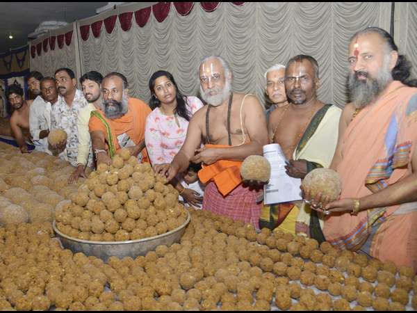 On the occasion of New year Tirupati prasadam like laddu in Mysuru On the occasion of New year Tirupati prasadam like laddu in Mysuru