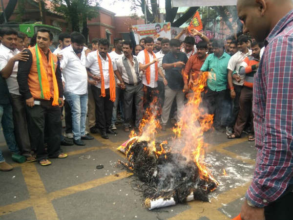 BJP leaders protest against Karnataka congress government on Hanuma Jayanti dispute