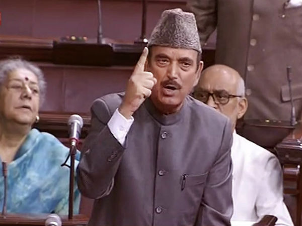 Cong protests PM's remarks against Manmohan Cong protests PM's remarks against Manmohan