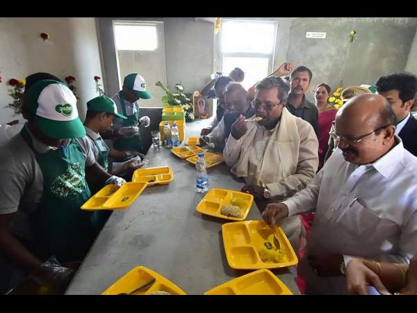 Siddaramaiah inaugurates Indira Canteen in Sira, Tumakuru 