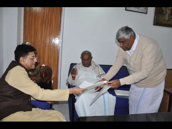 Deve Gowda meets Railway minister Piyush Goal