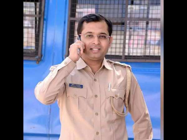 A woman gives complaint to SP against Horti PSI for sent obscene messages A woman gives complaint to SP against Horti PSI for sent obscene messages