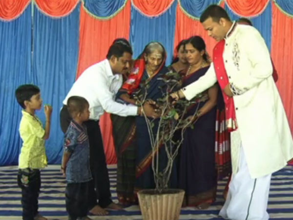 Family celebrates 100th Birthday of elder member their family in Raichur