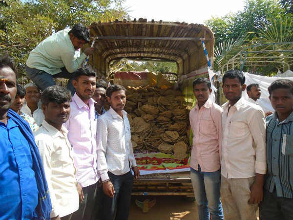 ಭಕ್ತರಿಗೆ ಪ್ರಸಾದ ರೂಪ