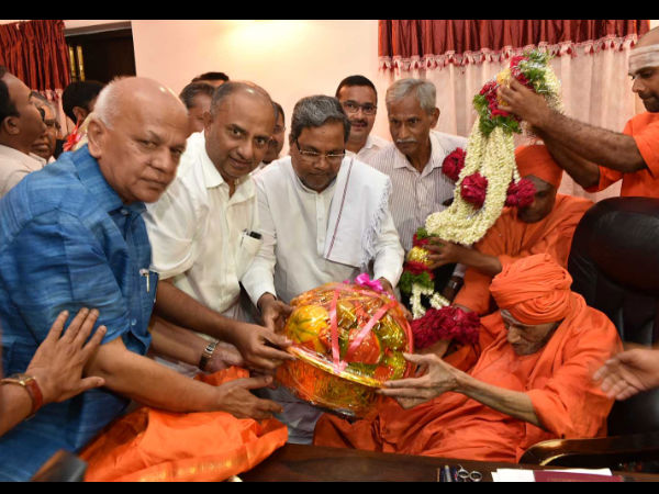 Siddaramaiah writes to Modi requesting him to confer the title of 'Bharat Ratna' to Sivakumara Swamiji Siddaramaiah writes to Modi requesting him to confer the title of 'Bharat Ratna' to Sivakumara Swamiji