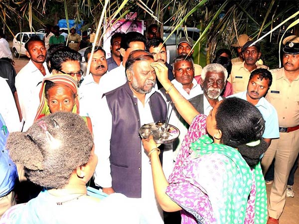 ಎರಡು ಕ್ಷೇತ್ರದಿಂದ ಒತ್ತಾಯ