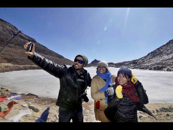 ಆತ್ಮಹತ್ಯೆ ಮಾಡ್ಕೊಳ್ಳೋರೂ ಸೆಲ್ಫಿಗೆ ಮೊರೆ ಹೋಗೊದೇಕೆ? 