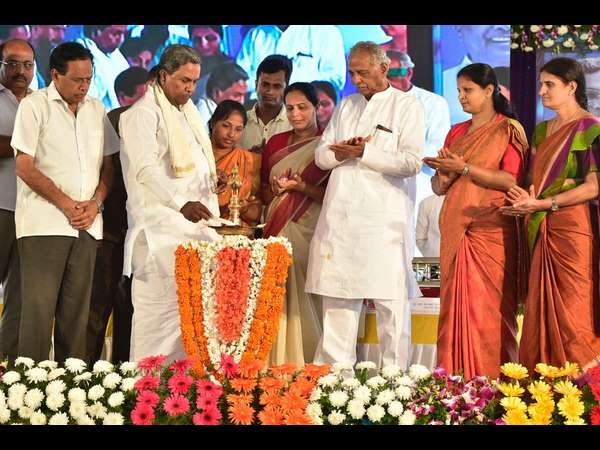 ಅಧಿಕಾರಿಗಳ ವಿರುದ್ಧ ಬಿಜೆಪಿ ಪ್ರತಿಭಟನೆ 