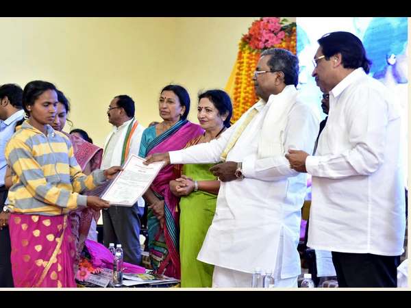 ಭಿಕ್ಷೆ ನೀಡುತ್ತಿಲ್ಲ, ನಮ್ಮ ಹಣವನ್ನೇ ಕೊಡುತ್ತಿದ್ದೀರಿ