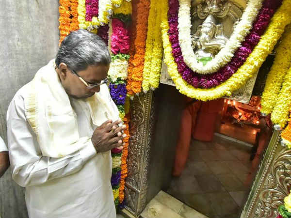 ಚುನಾವಣೆ ಗೆಲುವಿಗಾಗಿ ದೇವರ ಮೊರೆ ಹೋದ್ರಾ? ಚುನಾವಣೆ ಗೆಲುವಿಗಾಗಿ ದೇವರ ಮೊರೆ ಹೋದ್ರಾ?