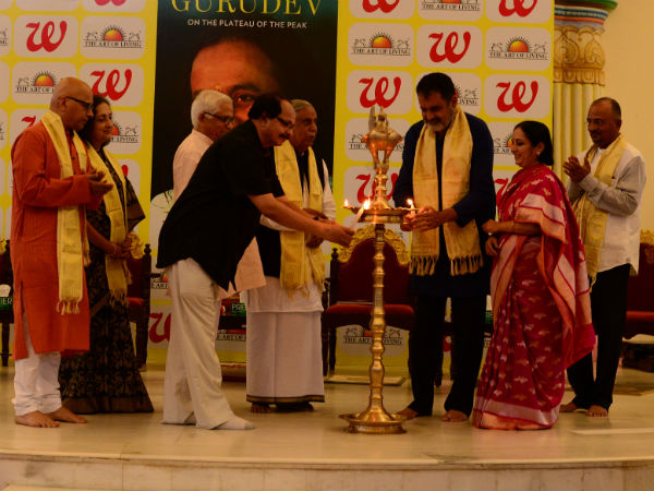 ಈ ಪುಸ್ತಕದಲ್ಲಿ ಕುತೂಹಲ ಸಂಗತಿಗಳು ಅಡಗಿವೆ ಈ ಪುಸ್ತಕದಲ್ಲಿ ಕುತೂಹಲ ಸಂಗತಿಗಳು ಅಡಗಿವೆ