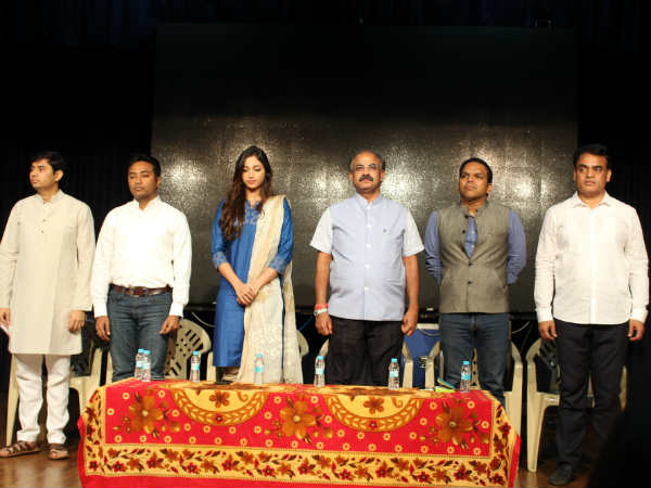 ದೇಶದ ಧ್ವಜ ಎದೆಯಲ್ಲಿರಲಿ