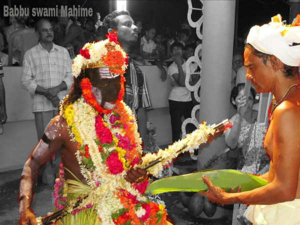 ಮೂರ್ತಿ ಮತ್ತು ಇತರ ಪ್ರಭಾವಳಿಗಳು ಕಳ್ಳತನಗೊಂಡಿದ್ದವು ಮೂರ್ತಿ ಮತ್ತು ಇತರ ಪ್ರಭಾವಳಿಗಳು ಕಳ್ಳತನಗೊಂಡಿದ್ದವು