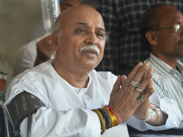 ಗೃಹ ಮಂತ್ರಿ ಇದ್ದಾರೆ
