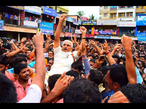 ಹಿಂದುಗಳು ದುರ್ಬಲರಾಗಿದ್ದಾರೆ!