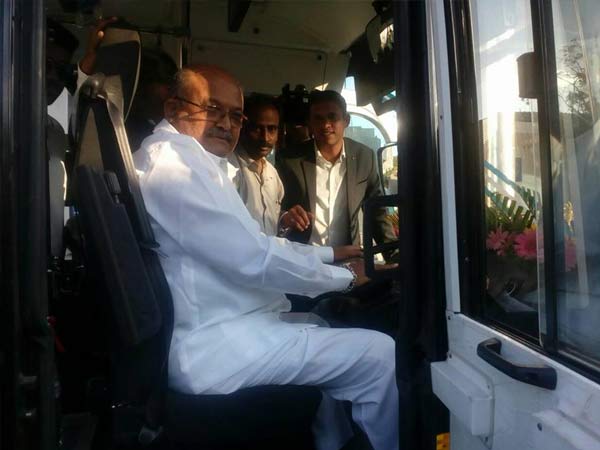 ಹೈಕಮಾಂಡ್ ಮುಂದೆ ರೇವಣ್ಣ ಹೆಸರು ಹೈಕಮಾಂಡ್ ಮುಂದೆ ರೇವಣ್ಣ ಹೆಸರು