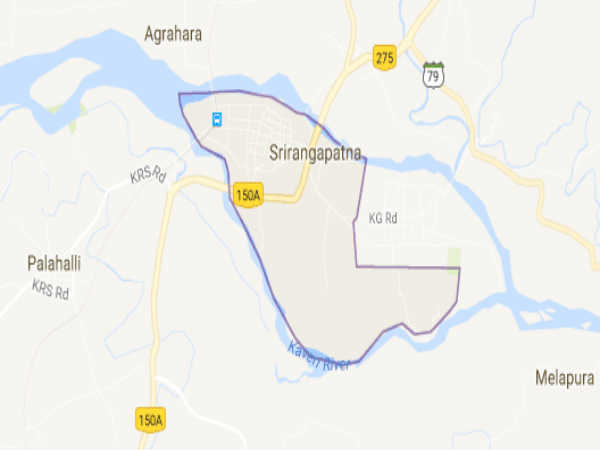ಶ್ರೀರಂಗ ಪಟ್ಟಣದಲ್ಲಿ ಬೆಳ್ಳಿ ಸಾಮಾನು ಹಂಚಿದರು