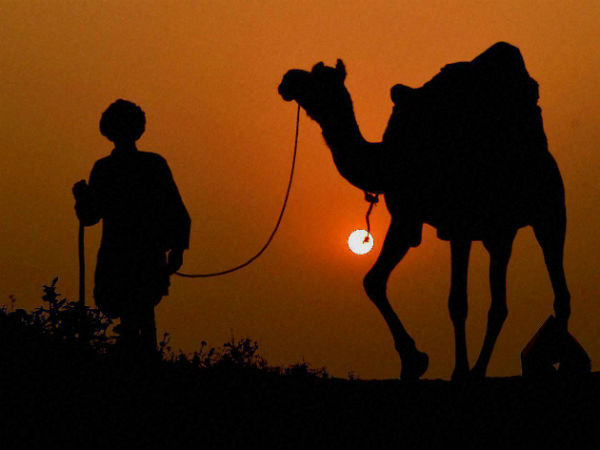 ದಿನಕರನ ಬಣ್ಣ ಯಾವುದು?