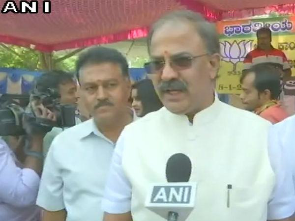 ಸ್ಥಳೀಯರಿಗೆ ಹೆಚ್ಚಿನ ಆದ್ಯತೆ ನೀಡಬೇಕಾಗಿದೆ