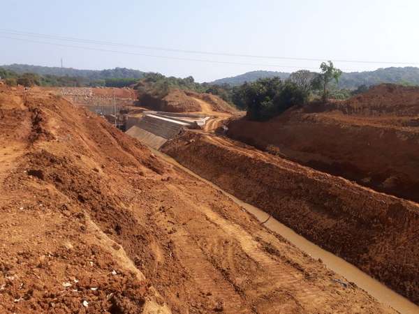 Manohar Parrikar visits Kalasa-Banduri Nala project site