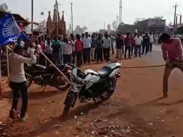 Police opens Lathi charge on Dalith protesters in Bidar.