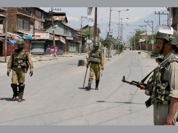 'Vijayapura Chalo' protest permission was denied by police and Curfew imposed in Vijayapura 'Vijayapura Chalo' protest permission was denied by police and Curfew imposed in Vijayapura