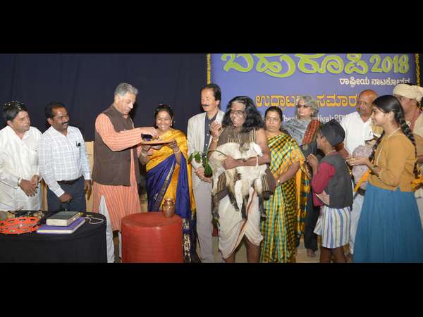 Girish Karnad braves ill health to inaugurate Bahuroopi-2018